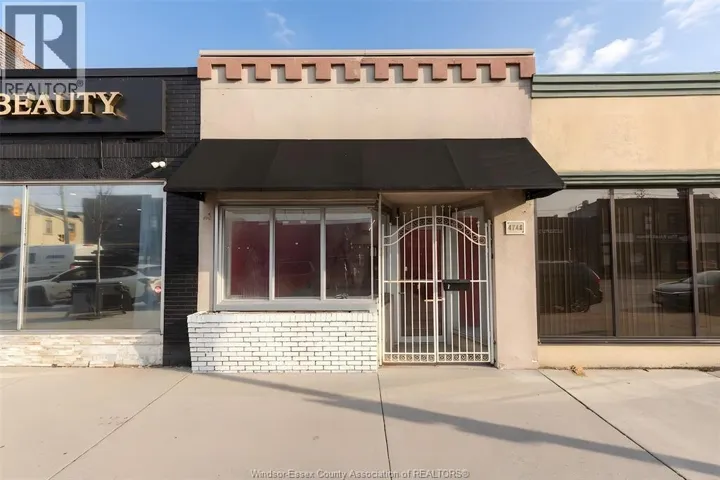 4746 WYANDOTTE STREET East, Windsor, Ontario N8Y1H7