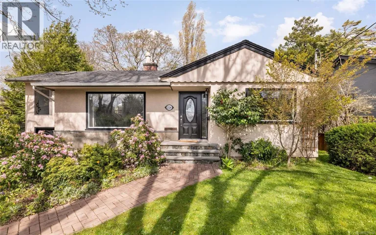 2324 Cranmore Rd, Oak Bay, British Columbia V8R1Z4