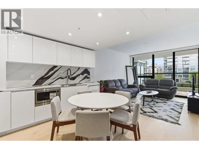 410 135 E 13TH STREET, North Vancouver, British Columbia V7T1C3
