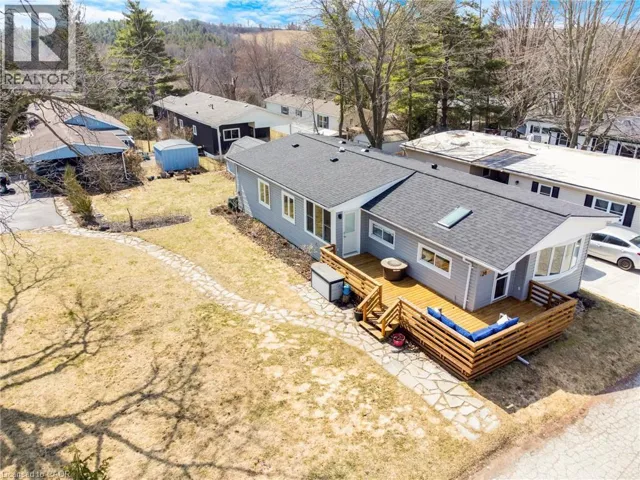 28 MACPHERSON Crescent, Flamborough, Ontario N0B2J0