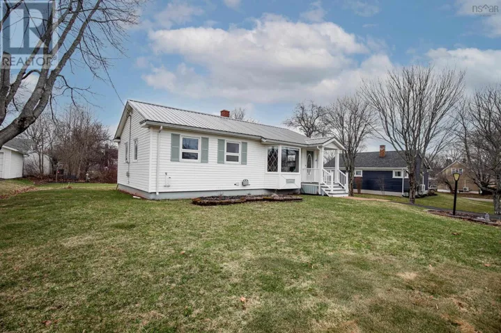 18 Boylston Avenue, Amherst, Nova Scotia B4H3X1