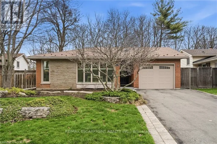 134 LITTLE JOHN ROAD, Hamilton (Dundas), Ontario L9H4H3