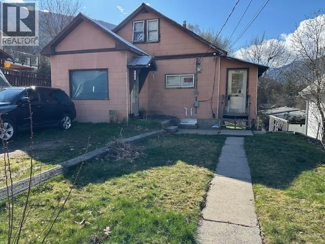 108 Richards Street, Nelson, British Columbia V1L5J5