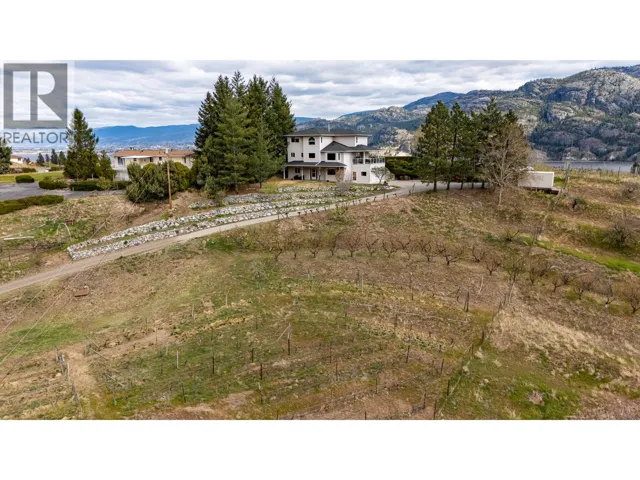 100 Spruce Avenue, Kaleden, British Columbia V0H1K0