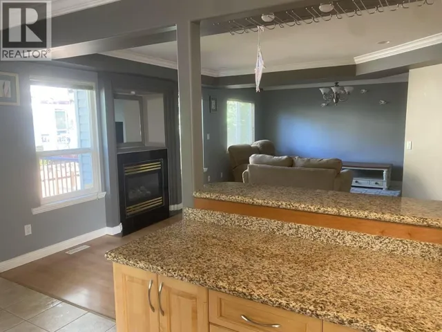 2048 PARKWAY BLVD, Coquitlam, British Columbia V3Z0Z2