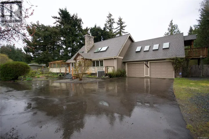 1221 Ganske Rd, Qualicum Beach, British Columbia V9K2G4