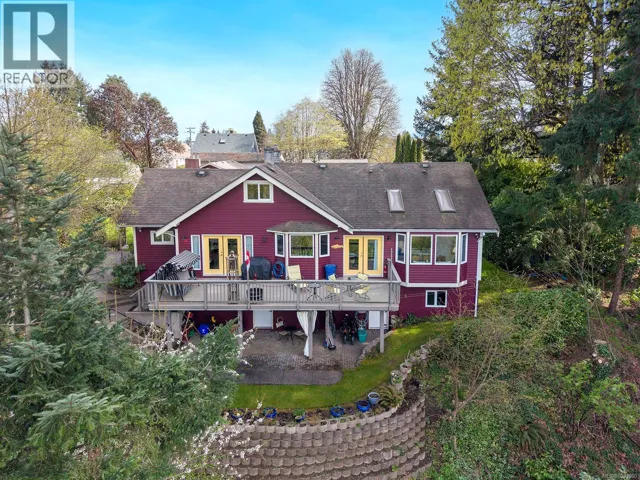 325 Harmston Ave, Courtenay, British Columbia V9N2X1