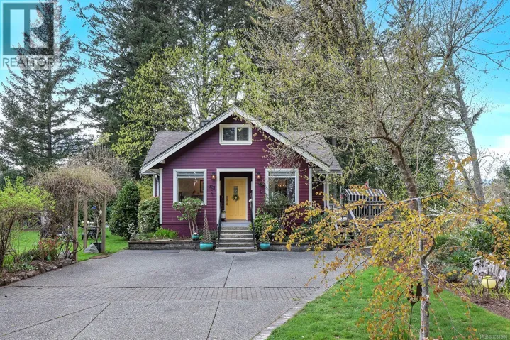 325 Harmston Ave, Courtenay, British Columbia V9N2X1