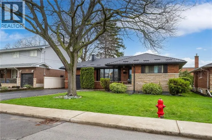 32 BELAIR Drive, Hamilton, Ontario L9A2Z4
