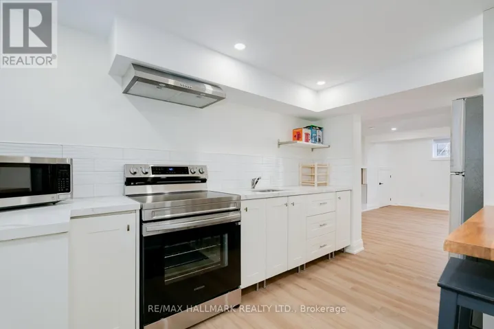 BASEMENT BACHELOR UNIT - 69 SEARLE AVENUE, Toronto (Bathurst Manor), Ontario M3H4A6
