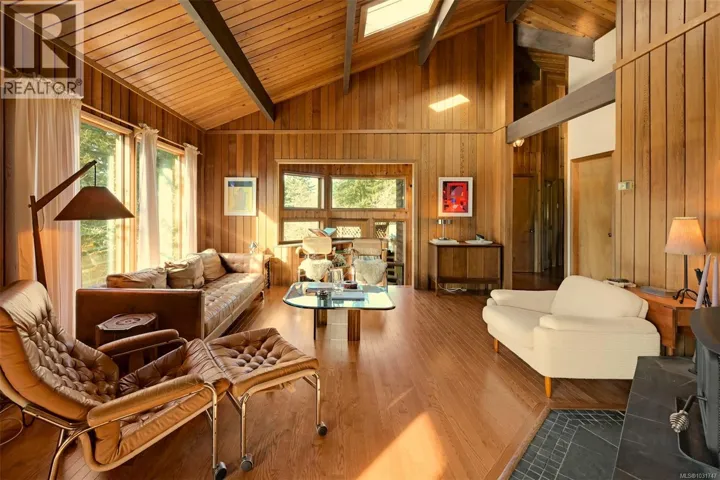 6587 West Saanich Rd, Central Saanich, British Columbia V8M1W8
