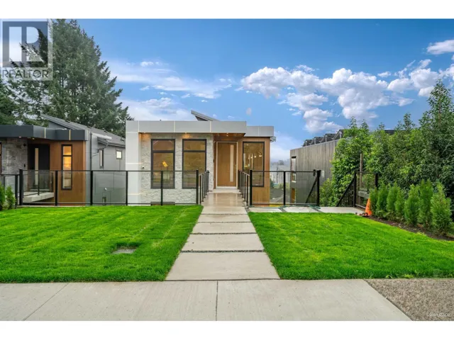 971 ADDERLEY STREET, North Vancouver, British Columbia V7L1T2