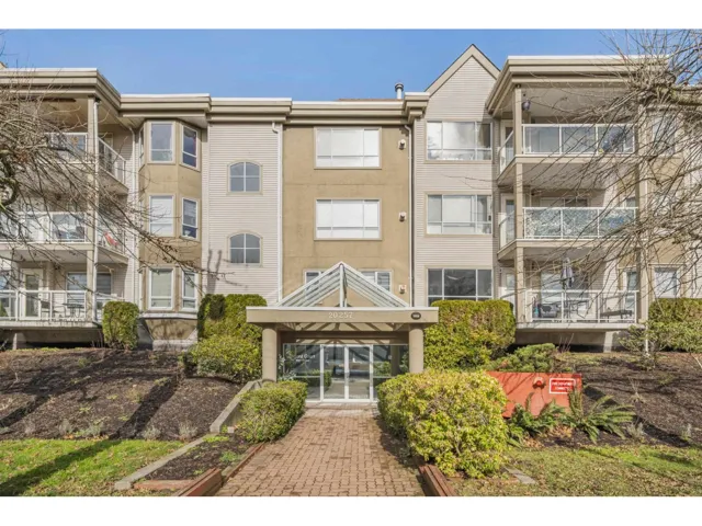 306 20257 54 AVENUE, Langley, British Columbia V3A3W2