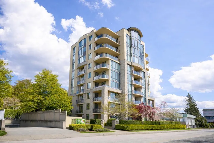 402 15445 VINE AVENUE, White Rock, British Columbia V4B2T3
