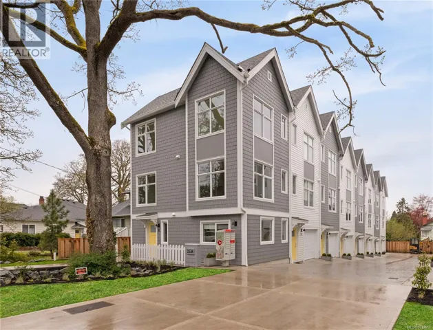 11 2536 Shelbourne St, Victoria, British Columbia V8R4L5