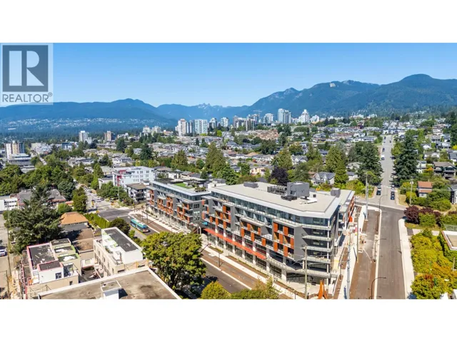 366 422 E 3RD STREET, North Vancouver, British Columbia V7L1G2
