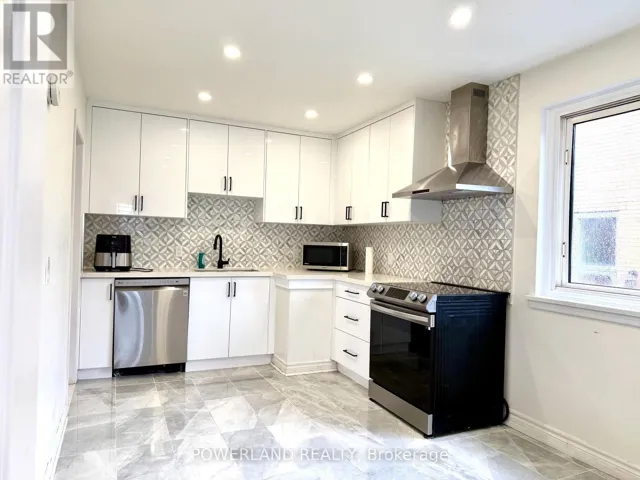 MAIN FLOOR - 72 PYNFORD CRESCENT, Toronto (Parkwoods-Donalda), Ontario M3A1W8