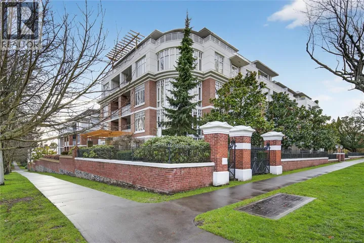 415 999 Burdett Ave, Victoria, British Columbia V8V3G7