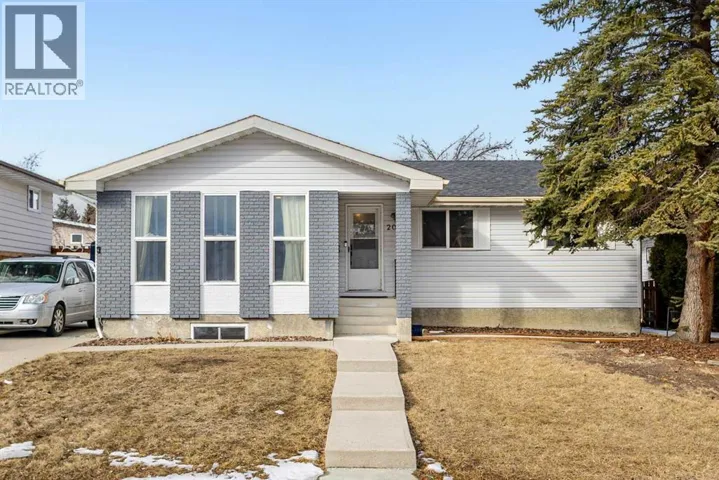 208 Woodpark Place SW, Calgary, Alberta T2M2S5