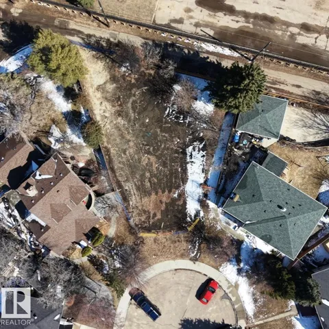 8504 85 AV NW, Edmonton, Alberta T6C1G6