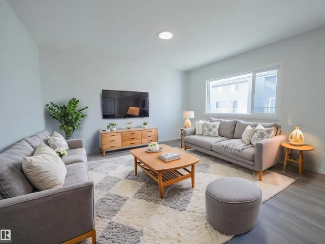 947 18 AV NW, Edmonton, Alberta T6T2X3