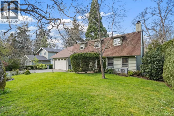 1538 Cedarglen Rd, Saanich, British Columbia V8N2A9