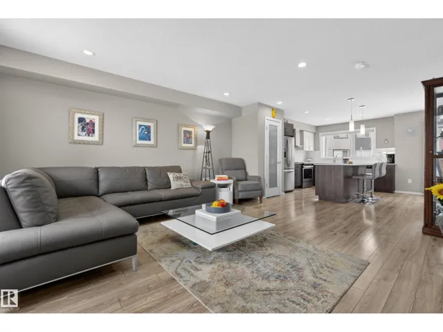 #32 1075 ROSENTHAL BV NW, Edmonton, Alberta T5T7G5