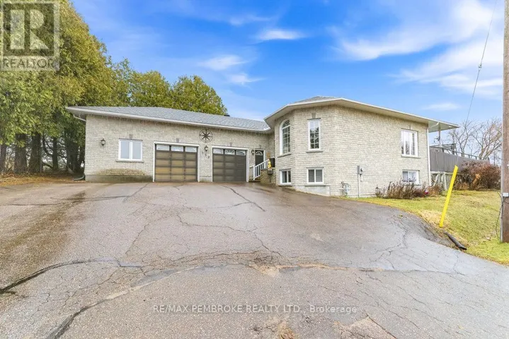 152 RETA CRESCENT, Pembroke, Ontario K8A1B3