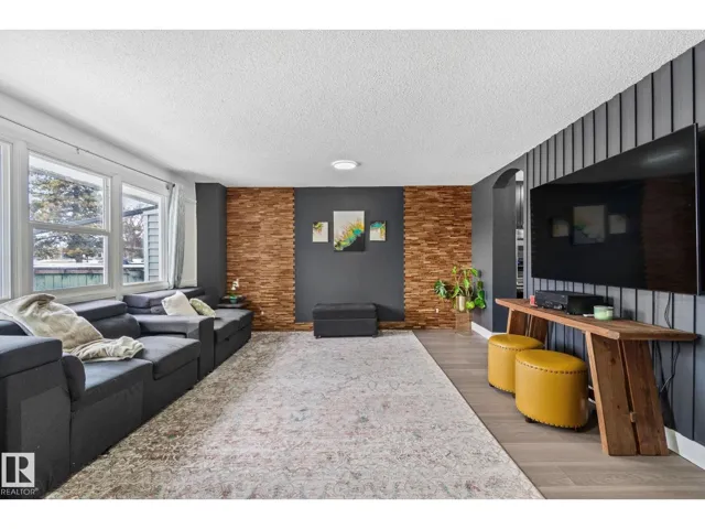 209 VILLAGE ON THE GREEN GR NW, Edmonton, Alberta T5A1H2
