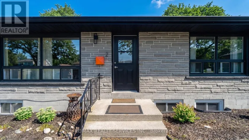 2 - 402 ELIZABETH STREET, Grimsby (Grimsby Beach), Ontario L3M3K8