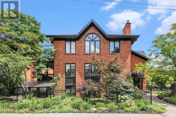 3 - 33 CHARLES STREET, Ottawa, Ontario K1M1R3