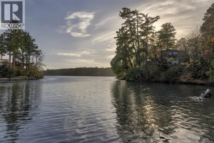 41 Tovey Cres, View Royal, British Columbia V9B1A4
