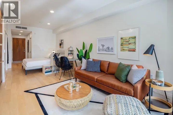 410 2550 GARDEN DRIVE, Vancouver, British Columbia V5N4X6