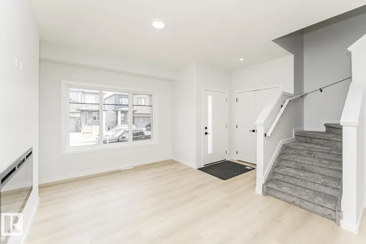 6371 KING WD SW, Edmonton, Alberta T6W5J3