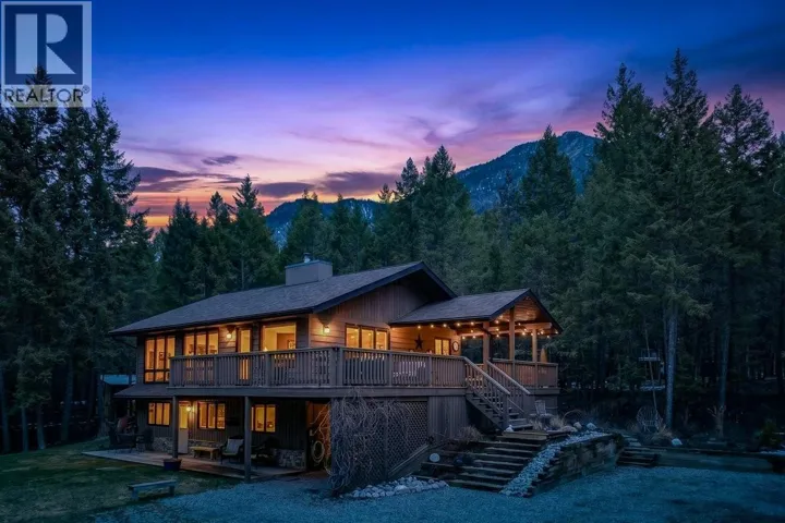 8076 McIntosh Loop Road, Radium Hot Springs, British Columbia V0A1M0