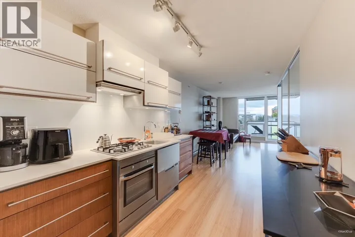 806 718 MAIN STREET, Vancouver, British Columbia V6A0B1