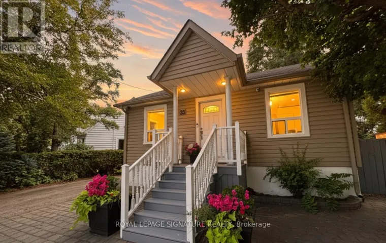 33 COCHRANE DRIVE W, Toronto (Stonegate-Queensway), Ontario M8Z3Z4