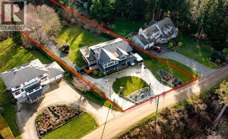 321 Wireless Rd, Comox, British Columbia V9M3T6