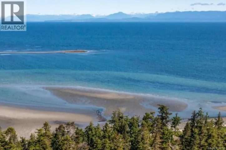 321 Wireless Rd, Comox, British Columbia V9M3T6