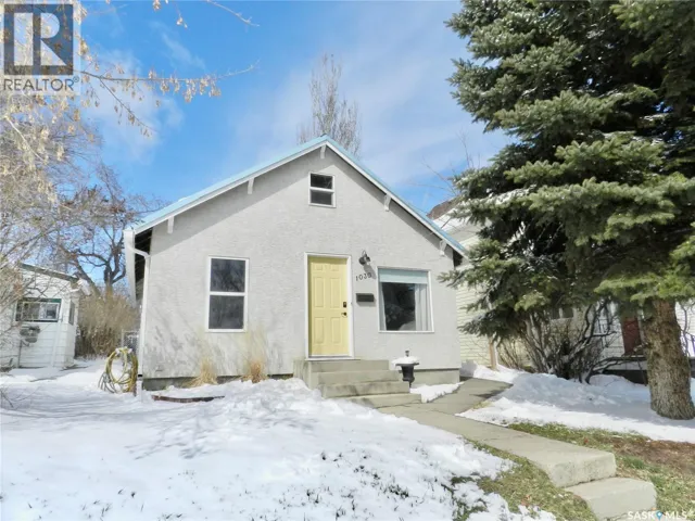 1030 Hochelaga STREET W, Moose Jaw, Saskatchewan S6H2H9