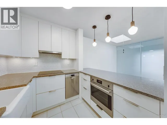 303 1545 E 2ND AVENUE, Vancouver, British Columbia V5N1C8