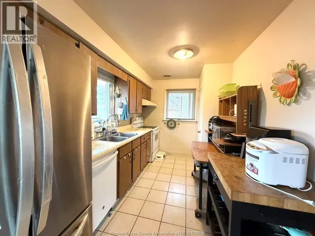 3863 Longfellow ave, Windsor, Ontario N9G2B4