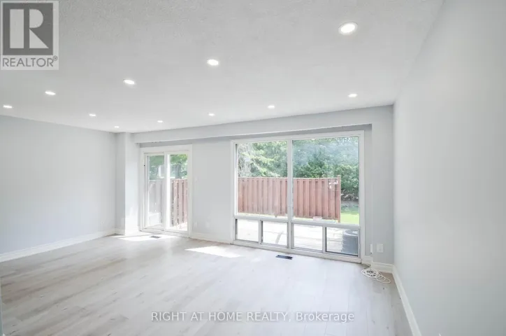 64 - 30 CHICHESTER PLACE, Toronto (L'Amoreaux), Ontario M1T3S5