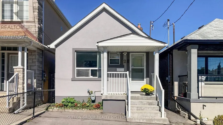 128 NORTHLAND AVENUE, Toronto (Rockcliffe-Smythe), Ontario M6N2E2