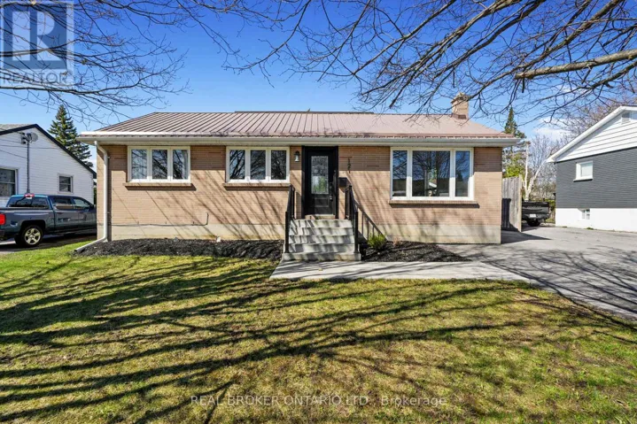 121 GOODFELLOW ROAD E, Peterborough (Otonabee Ward 1), Ontario K9J5W9