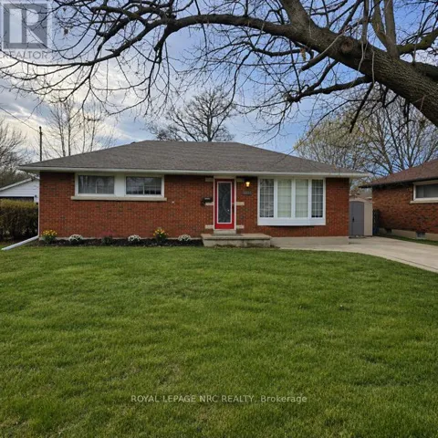 37 HOWARD AVENUE, St. Catharines (Lakeport), Ontario L2N3W8