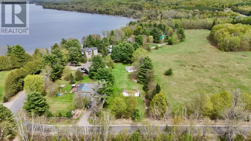 Fantastic location. Walking distance to Maple Lake