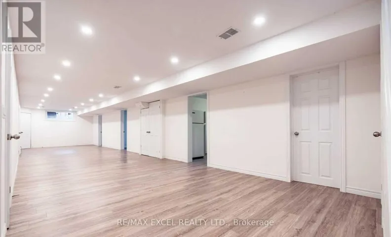 899 GLEN STREET, Oshawa (Lakeview), Ontario L1J3T9