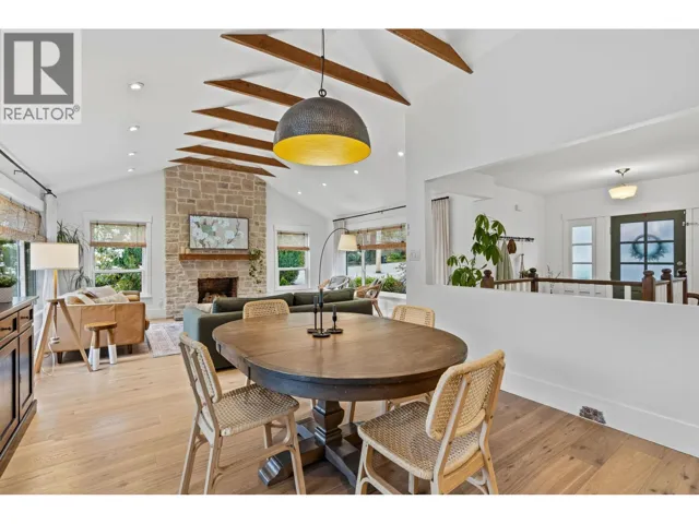 1335 RIDGEWOOD DRIVE, North Vancouver, British Columbia V7R1J4