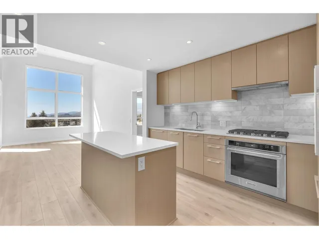 605 110 E 17TH STREET, North Vancouver, British Columbia V7L0K4